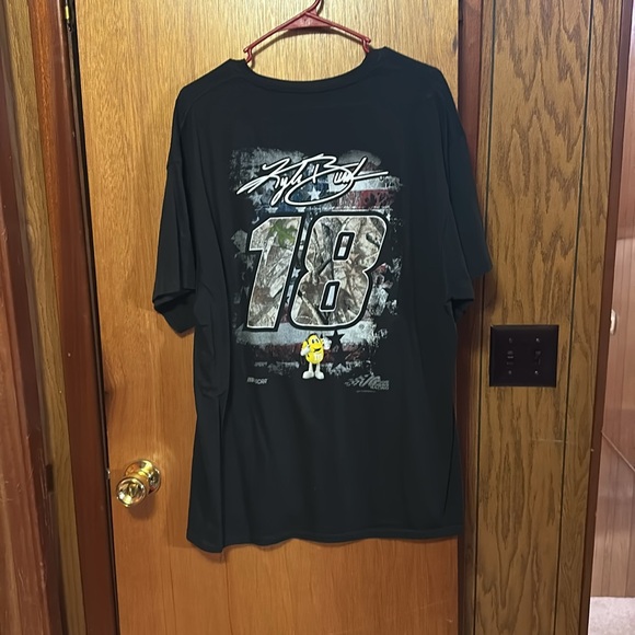 Kyle Busch - Picture 2 of 6